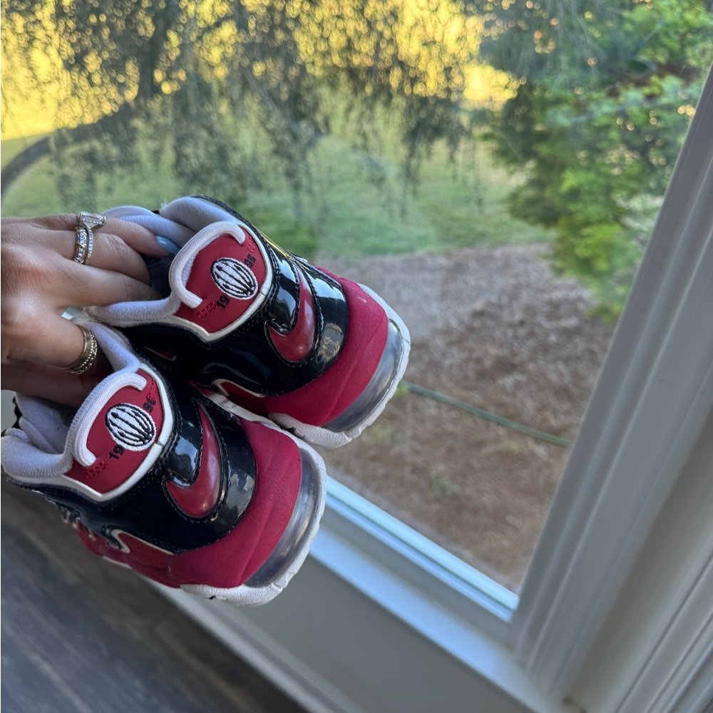 Nike AIR more uptempo Big Kid Youth Red And Black Shoes Size 4.5 Y - Picture 4 of 6